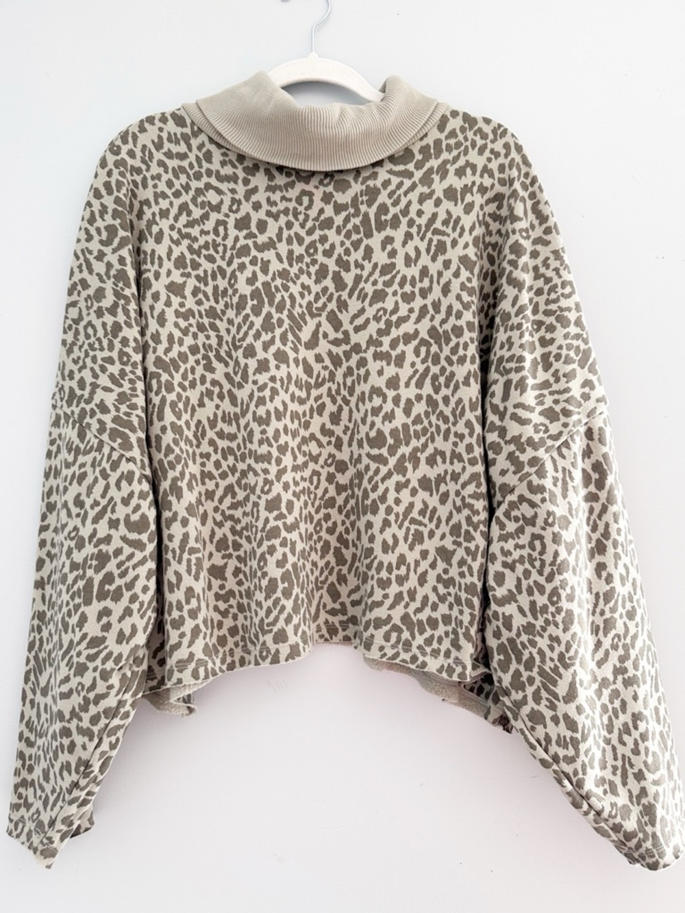 American Eagle Leopard Cropped Sweatshirt XXL